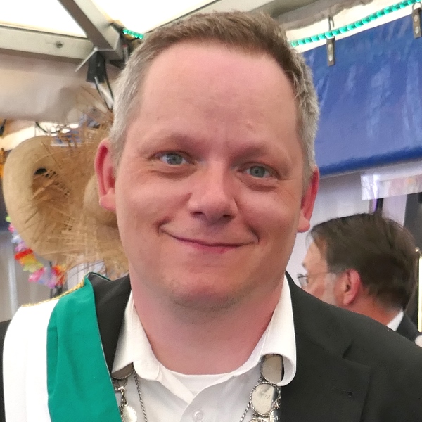 Dennis B.